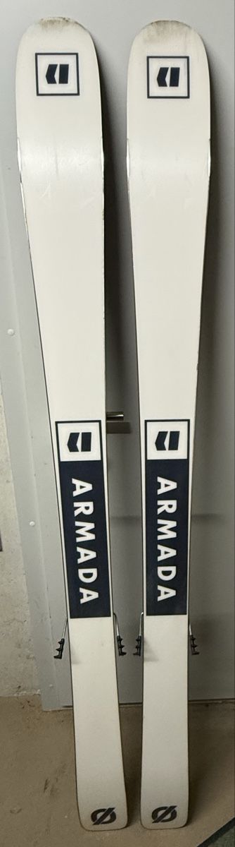 Armada Skis: Skis Armada Zero Stranger 180 cm avec fixations Dynafit – Gebraucht aus Ins von Patpat2 4