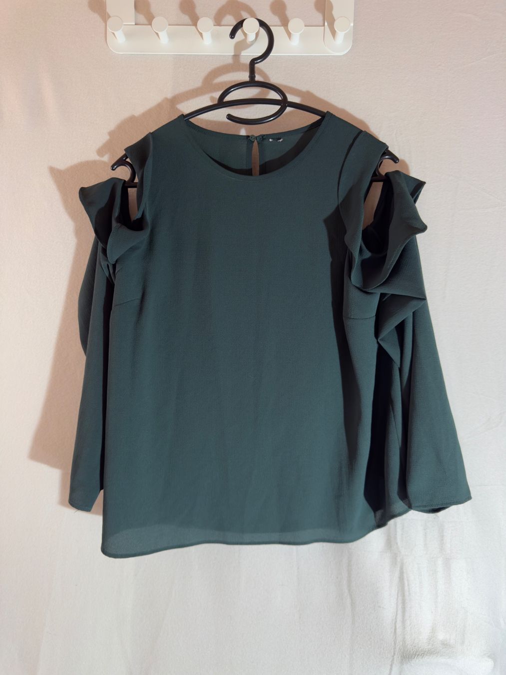 Camicette: Cold shoulder Langarm Bluse ca Gr. M – Usato da Grosswangen venduto da second_hand_dress