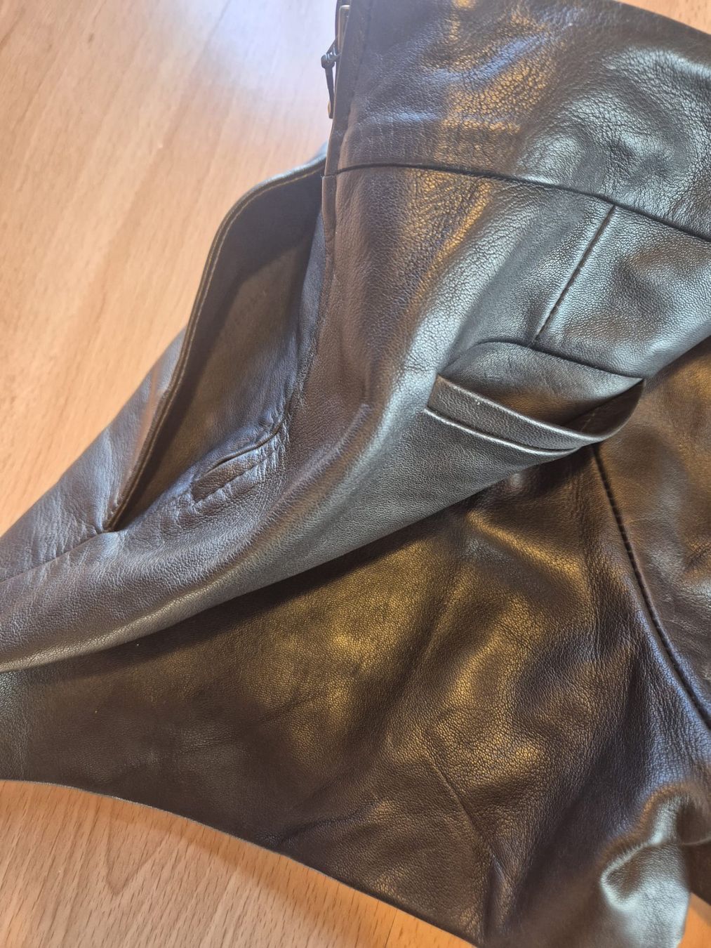 Sezane Pantalons: Short en cuir noir Sézane, taille 36 – D'occasion à Épalinges par lola_vp_99 5