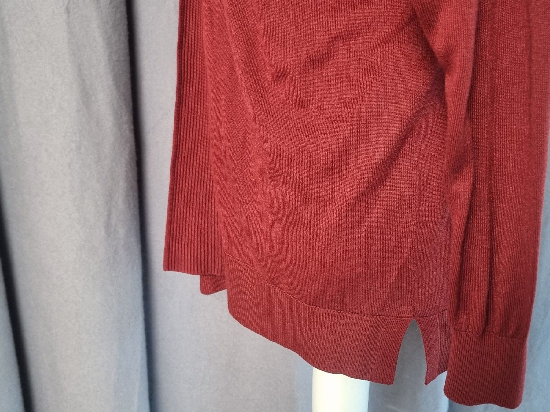 Giacche: Leichte Strickjacke in dunkelrot – Usato da Urtenen-Schönbühl venduto da Restwert_Schoenbuehl 5