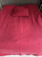 Rote Tagesdecke / Bettüberwurf mit Kissen, Top Zustand!