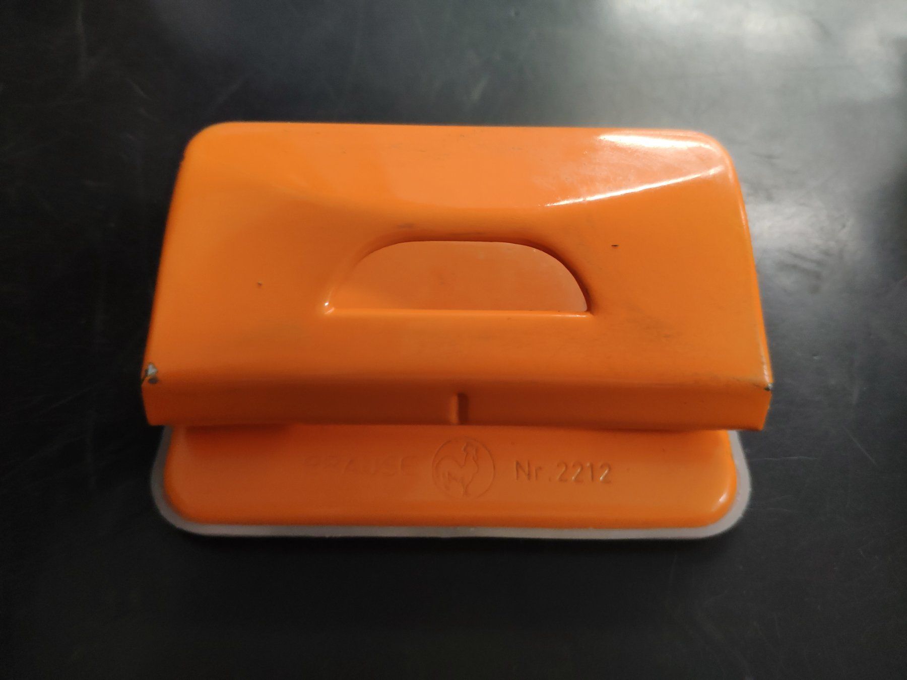 Tutti gli attrezzi: Gratis Locher metall orange – Usato da Visp venduto da Heilil 1