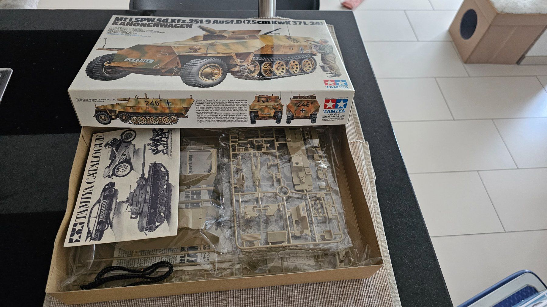 Tamiya Modellbausätze & Standmodelle: Tamiya Sd.Kfz. 251/9 Ausf. D (early version) 1:35 – Neu (gemäss Beschreibung) aus Wallbach von  1