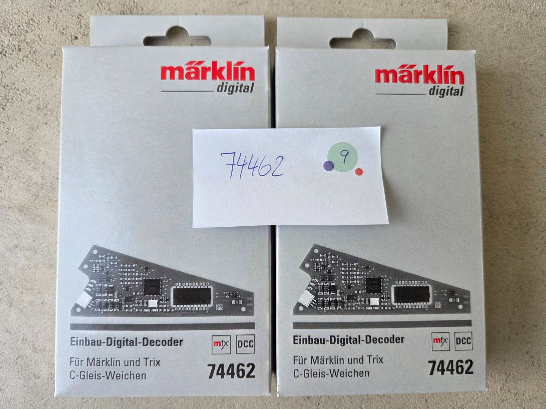 Märklin Modellini di ferrovie: Märklin Einbau-Digital-Decoder 74462 (9) - 2 Stk. – Nuovo e nell'imballaggio originale da Udligenswil venduto da Giordi3