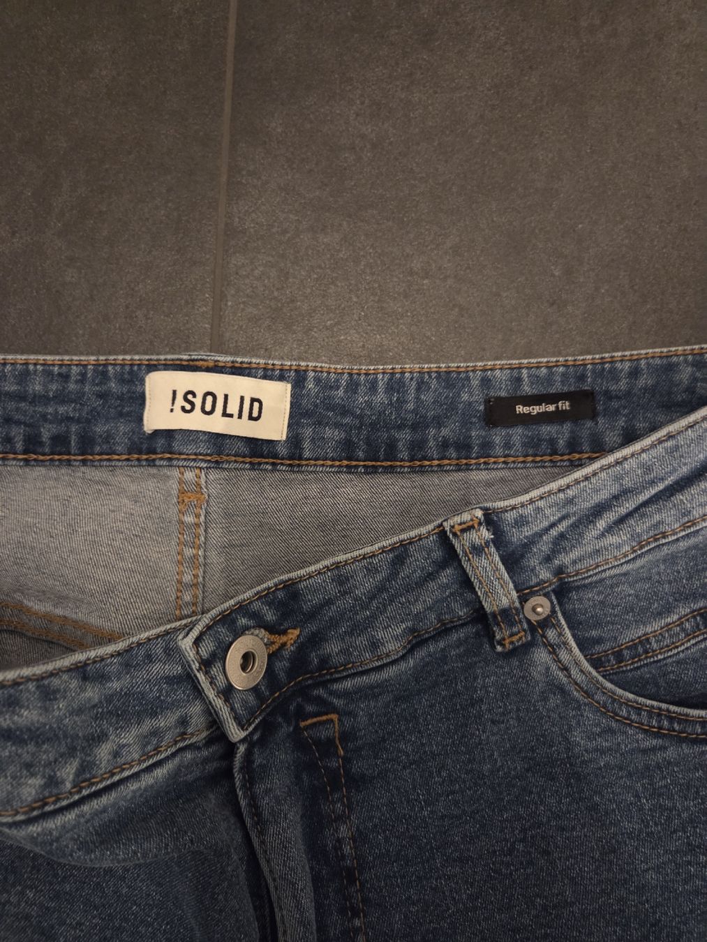Jeans: !Solid Jeans Shorts, Regular Fit, Grösse XL – Usato da Konolfingen venduto da Siggi_wulle 1