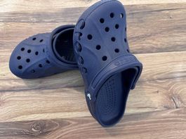 Neue ungebrauchte dunkelblaue Crocs