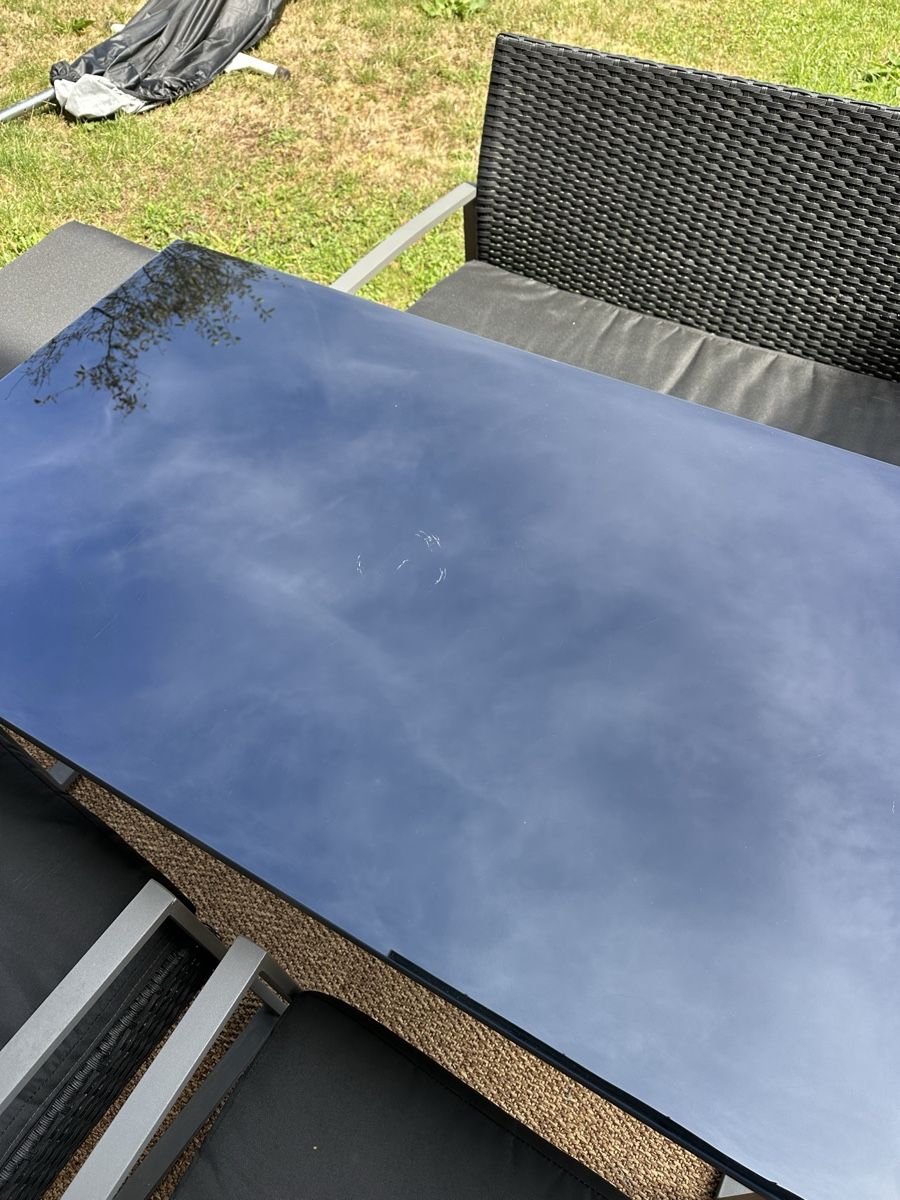 Tischset: Gartenmöbel-Set mit Tisch, 2 Stühlen & 2 Sitzbänken – Gebraucht aus Zug von pierre-europaallee 1