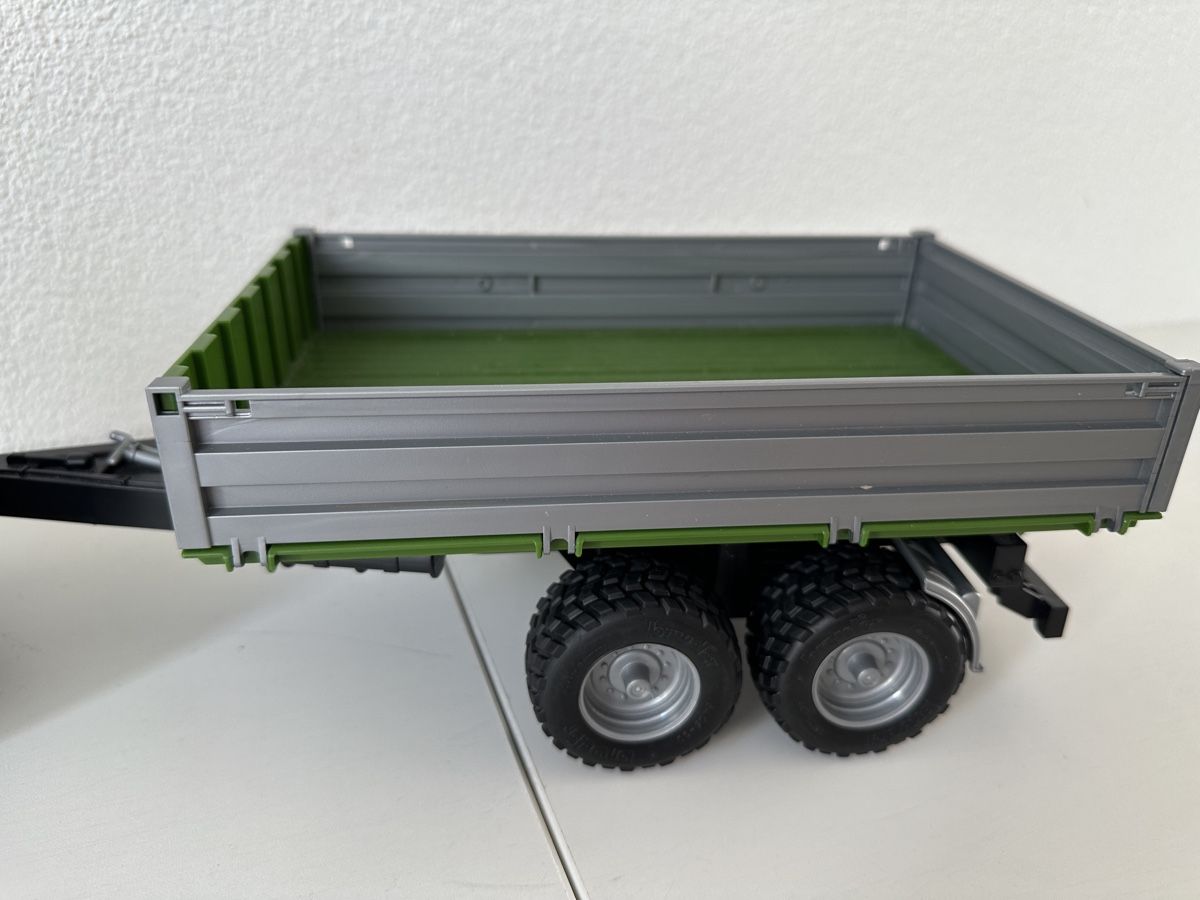 Bruder Spielzeuge: Bruder Fendt Traktor 209 S mit Anhänger – Gebraucht aus Ehrendingen von Panakea 2