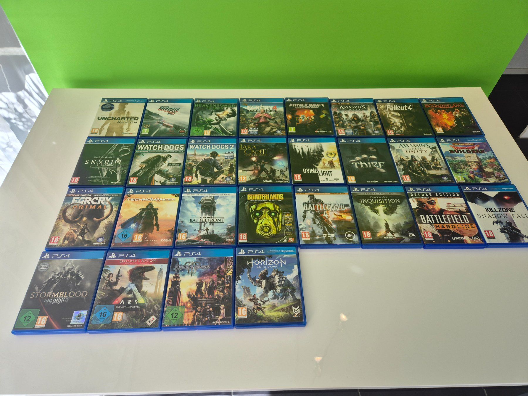 Sony Console: PS4 + 2 Controller + 30 Games + Ladestation – Usato da Moosseedorf venduto da hermeses 3