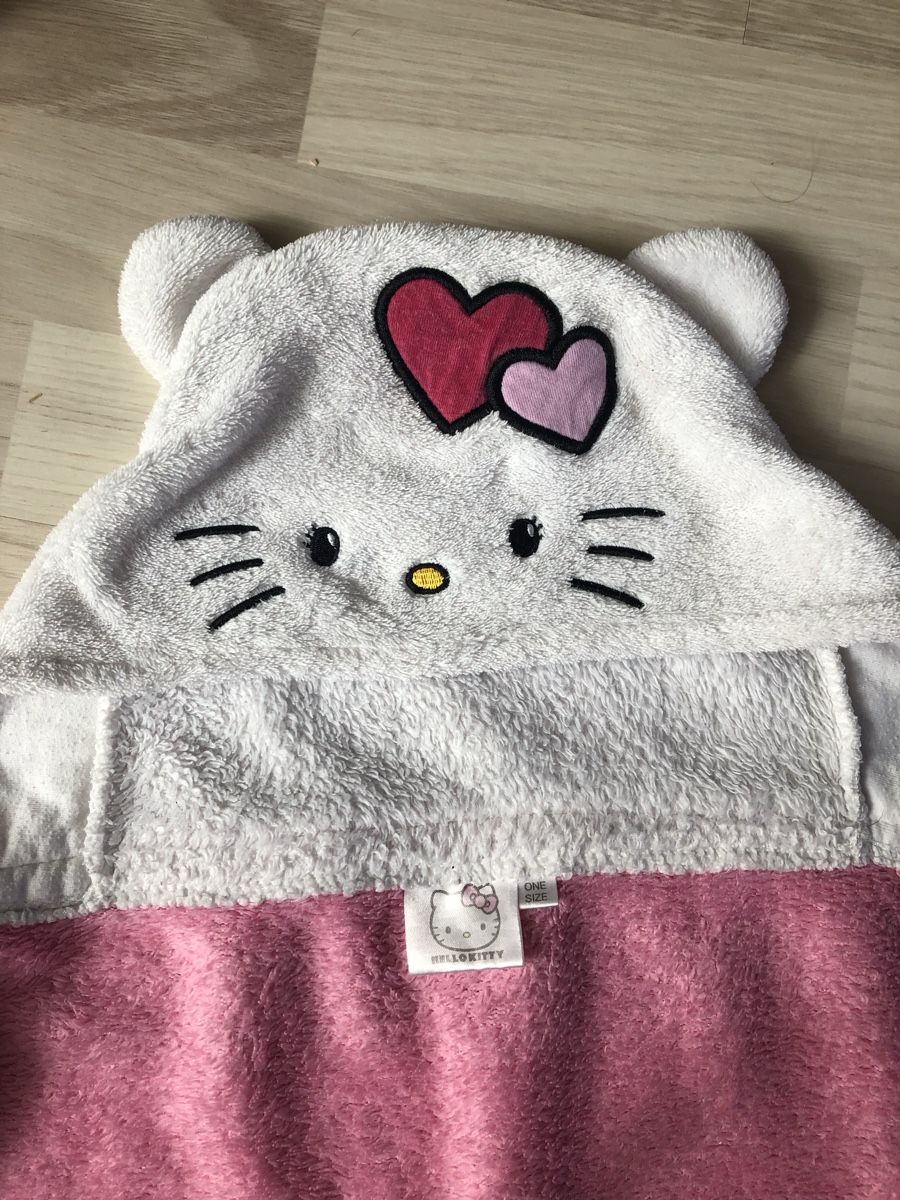 Coperte: Hello Kitty Kuscheldecke mit Kapuze – Usato da Ebikon venduto da Stoeckhe
