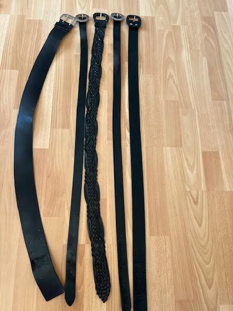 Cinture: 5 schwarze Damen-Ledergürtel – Usato da Winterthur venduto da amozart