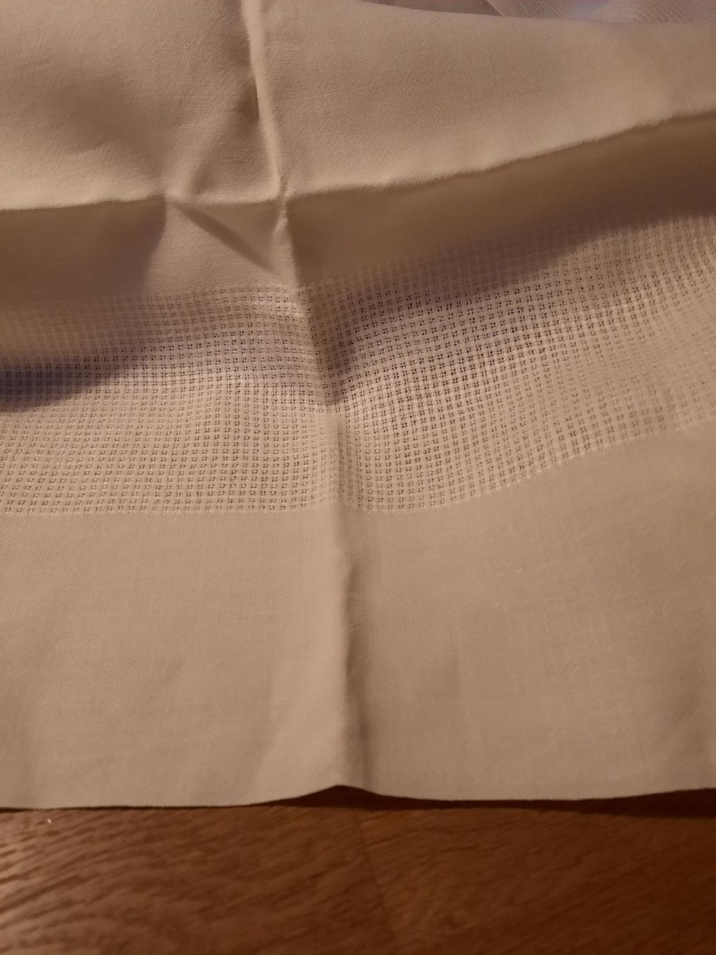 Altra biancheria da tavola: elegante, schlichte kl. TISCHDECKE – Usato da Busswil BE venduto da balu37 2