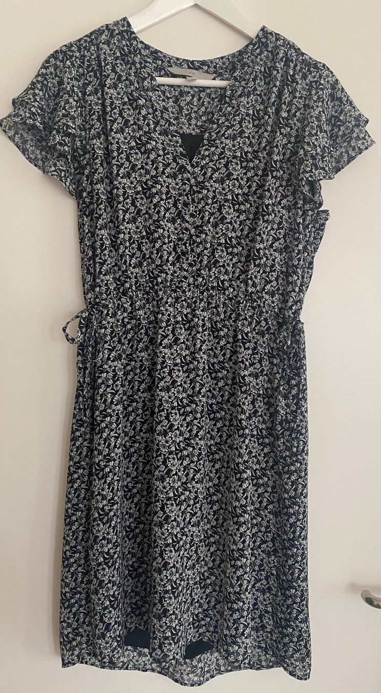 H&M Kleider: Kleid, Gr.38, in Schwarz/Weiss/Grau – Gebraucht aus Zürich von Maria2021