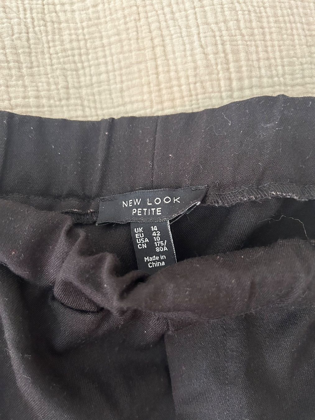 Pantaloni: Stoffhose von New look – Usato da Zürich venduto da maggi96 2