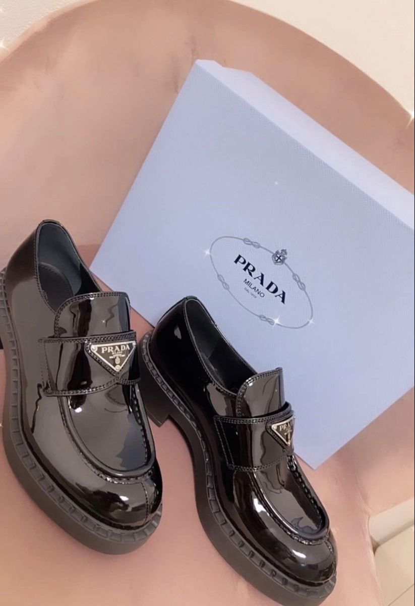 Prada Damenschuhe: Schuhe Loafer – Gebraucht aus Sevelen von she_9wqs 1
