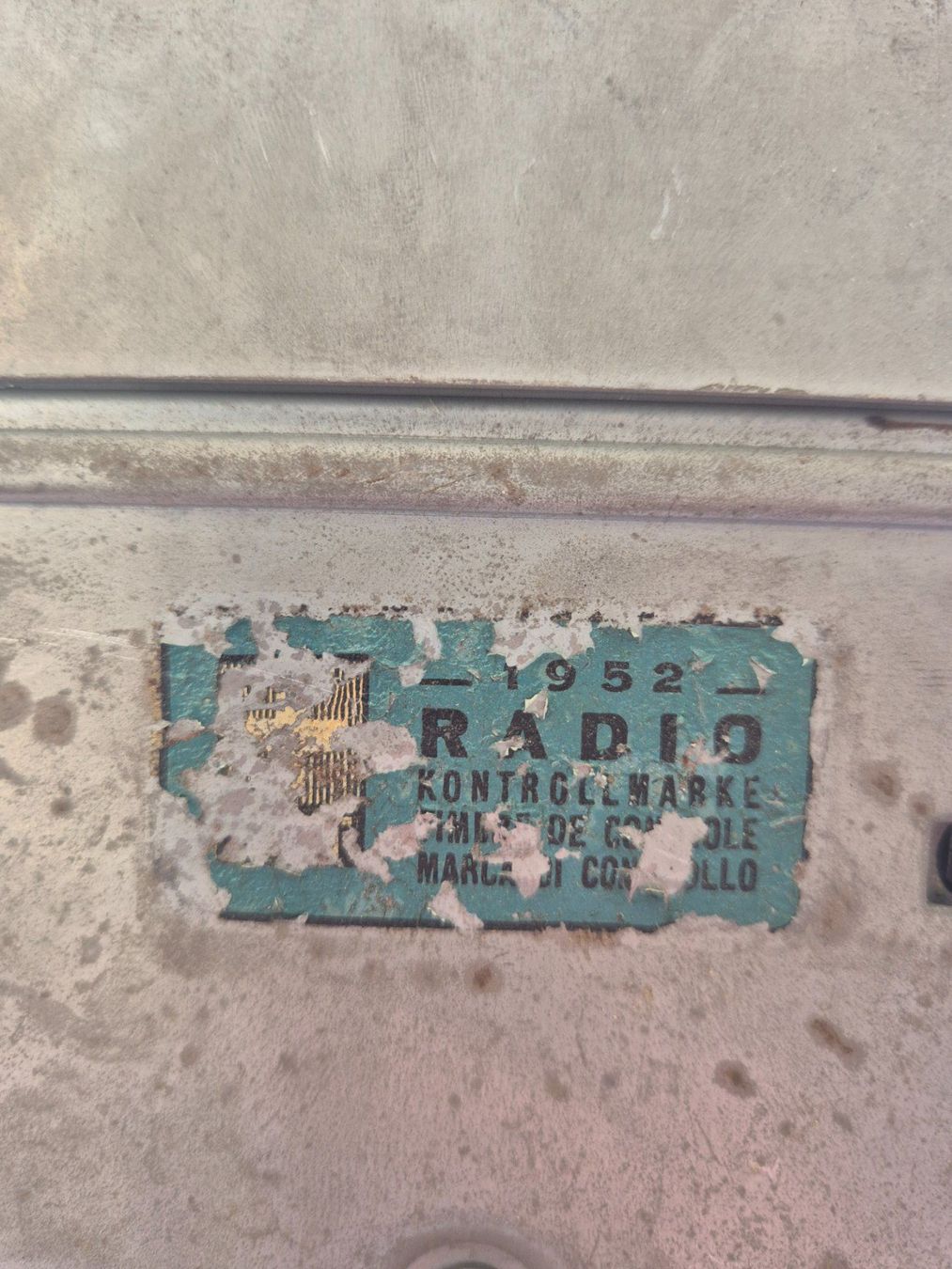Radio: 2 Stück Retro, Oldtimer Autoradio mit Zubehör – Usato da Bremgarten AG venduto da Osella5 2