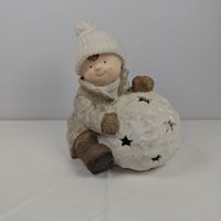 Dekofigur Winterkind mit Schneeball