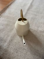Gießkanne aus weißem Metall