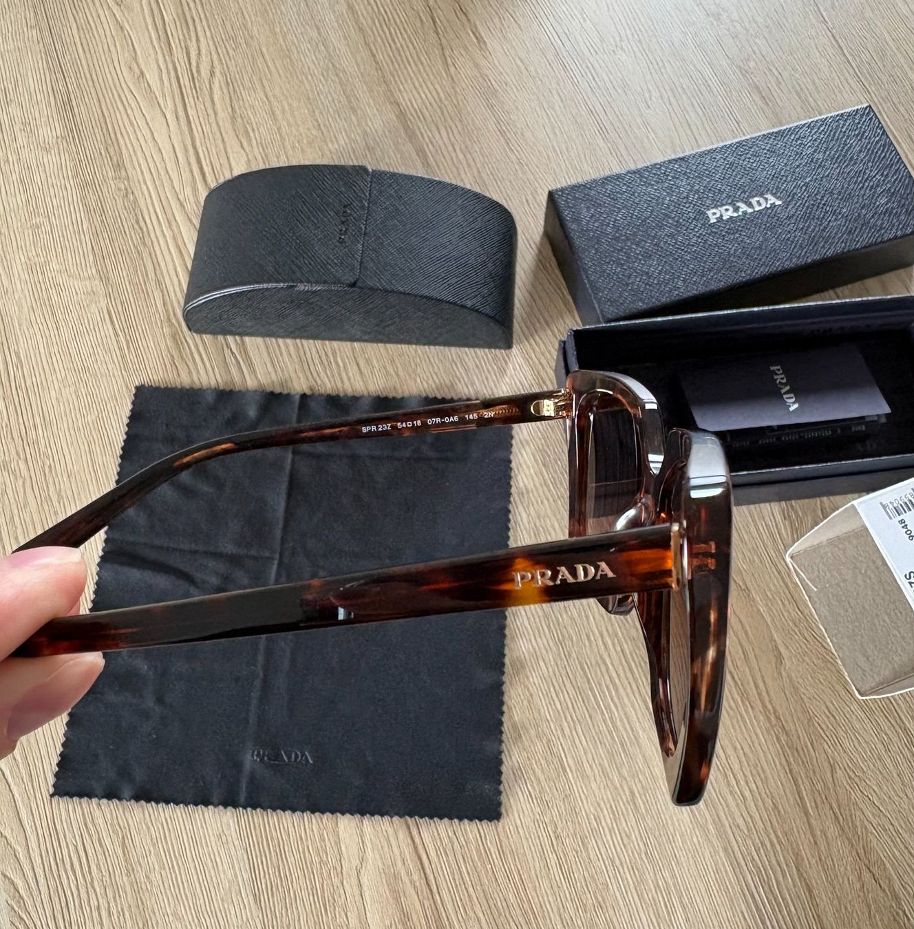 Prada Occhiali & Lenti: Prada sunglasses PR 23ZS - Like New – Nuovo (secondo la descrizione) da Poliez-le-Grand venduto da mila011 4