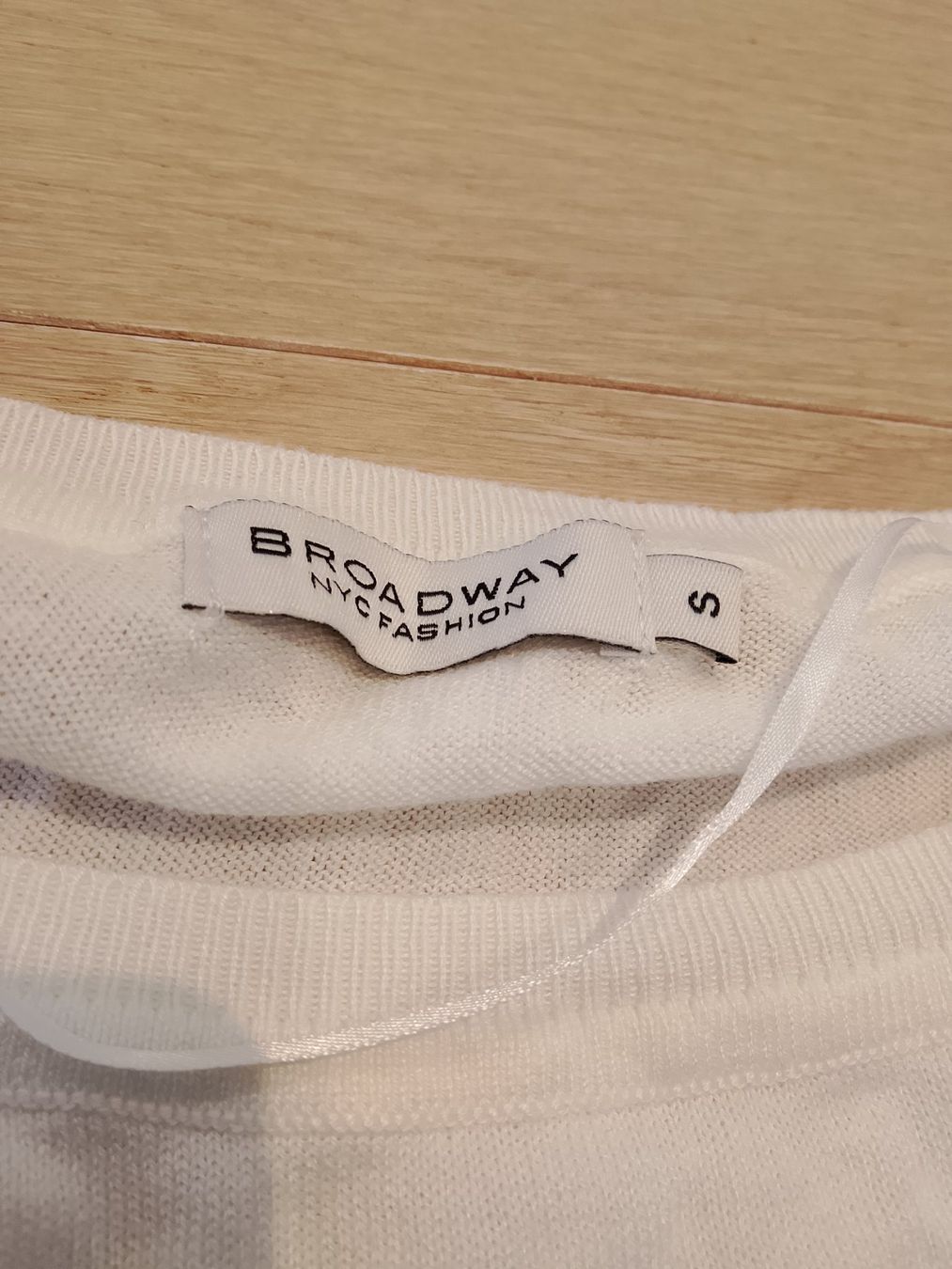 Maglioni & Felpe: Broadway Strickpullover in Weiss-Blau, Grösse S, Sommerli... – Nuovo (secondo la descrizione) da Bellikon venduto da MellonCollieMitTwint 2