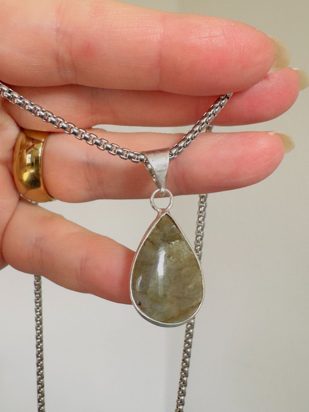Ketten: Fashionable labradorite necklace – Neu und originalverpackt aus Genève von AGBERG 6