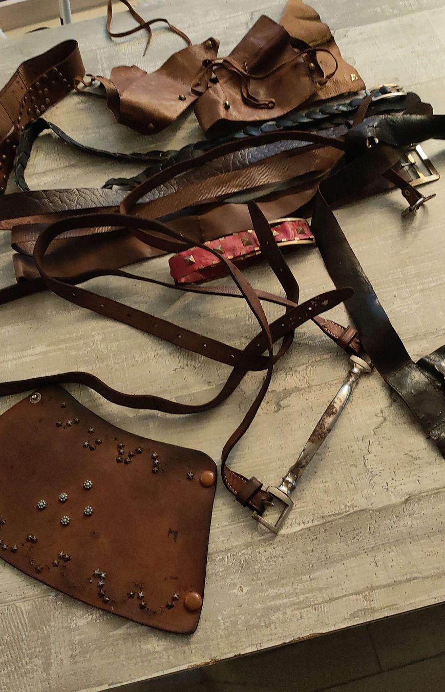 Kit bricolage: Leder-Konvolut Bastelmaterial – Usato da Gipf-Oberfrick venduto da minini