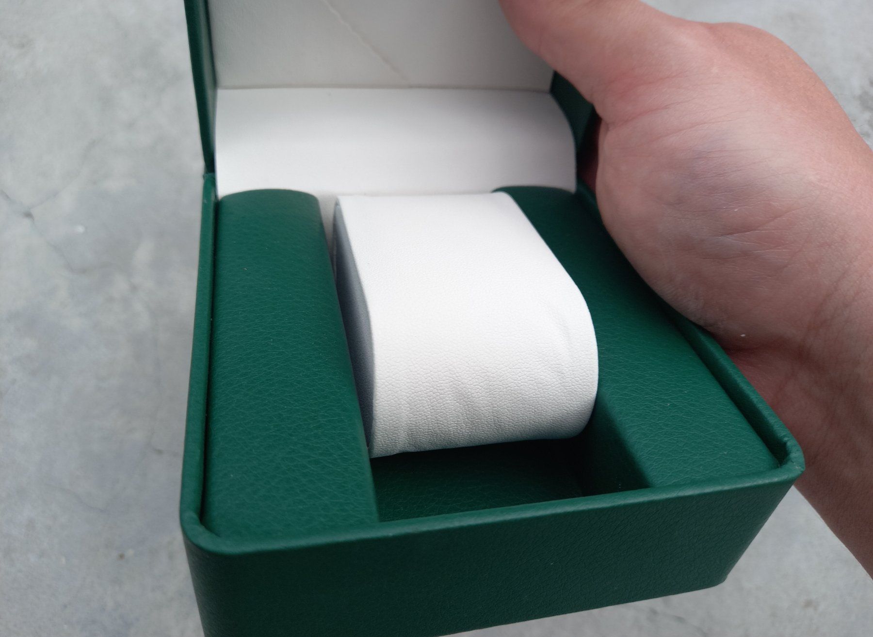 Uhrenboxen: 5x Dunkelgrüne Uhrenbox aus PU-Leder Boîte à montre verte – Neu und originalverpackt aus Lausanne von WATCH-WORLD 2