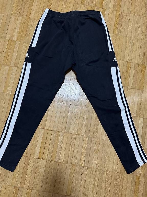 Adidas Pantaloni: Adidas Jogginghose Grösse S/M – Usato da Bassersdorf venduto da A.Perez8 1
