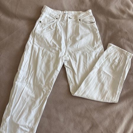 White wide-leg jeans for summer – Size 38, like new! ☀️👖
