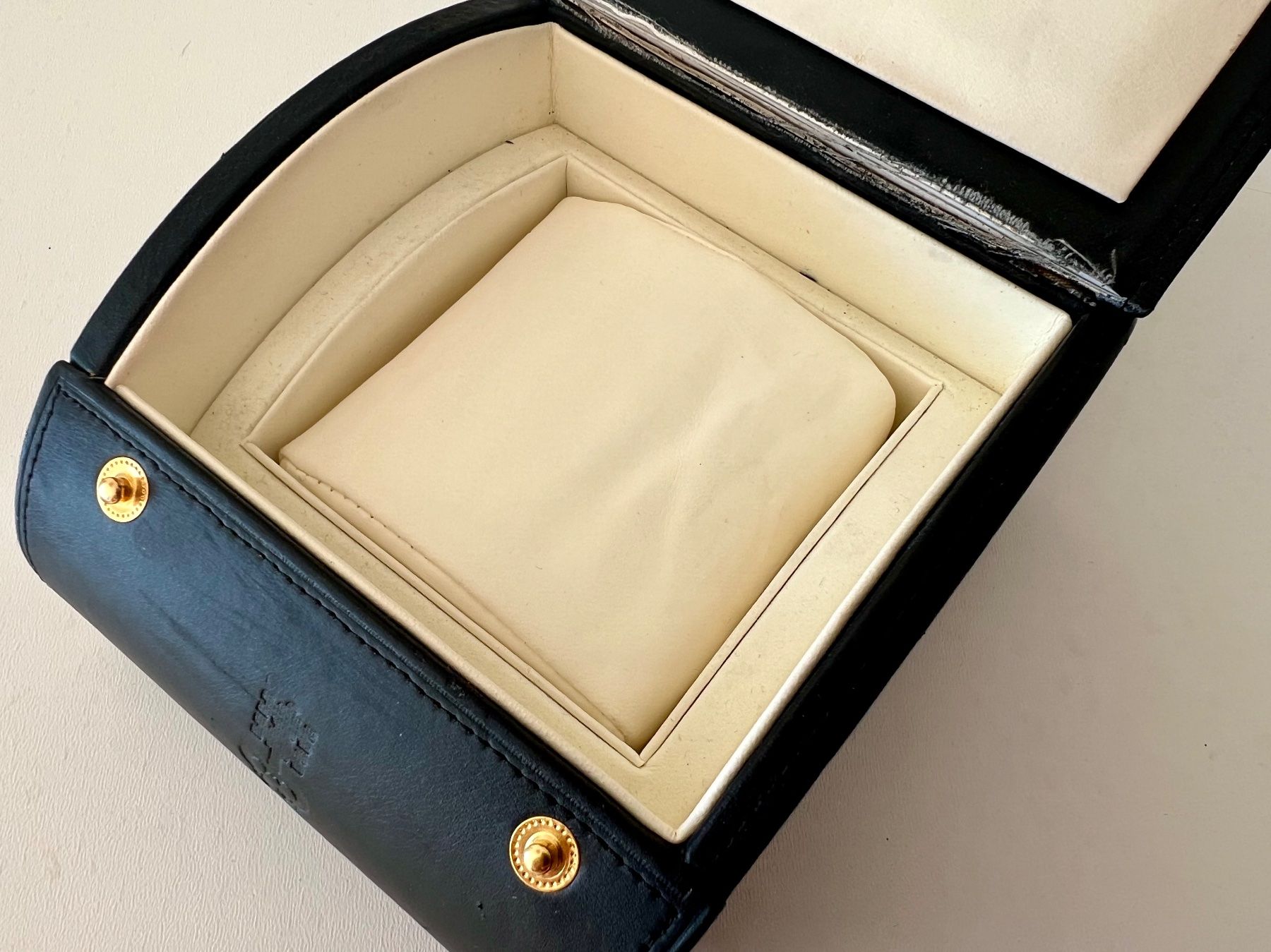 Corum Orologi: CORUM original bubble blue leather watch box – Usato da Mont-sur-Lausanne venduto da vmi_ym5l 3