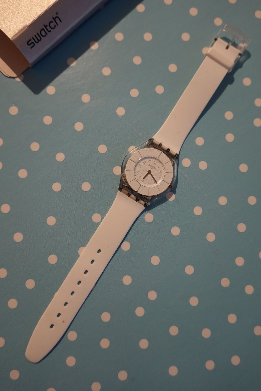 Swatch Orologi: Weisse Swatch Uhr  - defekt – Difettoso da Jona venduto da simongarden 1