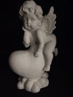 Engel Figur auf Herz weiss Deko Figur 21cm hoch, gebraucht 