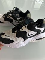 Nike Air Max Size 40, White and Black 