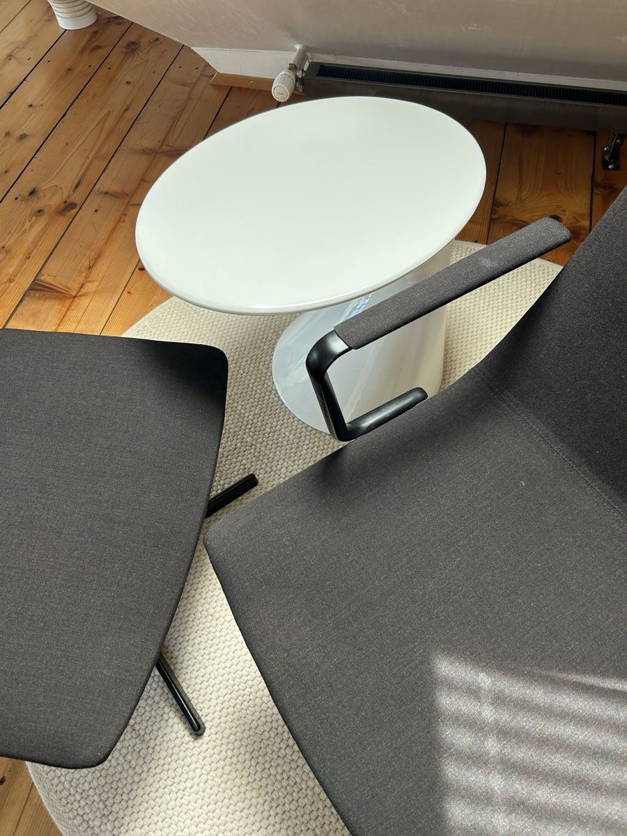 Arper Poltrone: Arper Catifa Lounge Chair & Ottoman – Usato da Zug venduto da Stonecreek