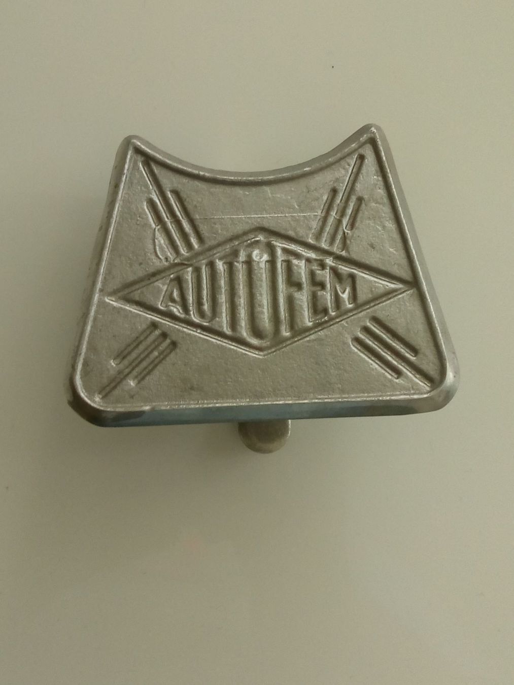 Placchette & Badge: Ungarisch Emblem AUTOFEM – Usato da Basel venduto da vintagecollector