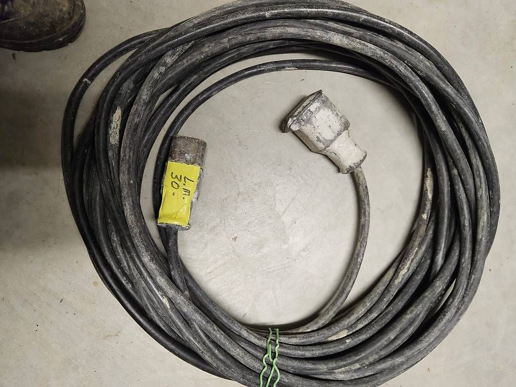 Cavi: Langes Elektrokabel (30 Meter) – Usato da Heimberg venduto da Georgia88