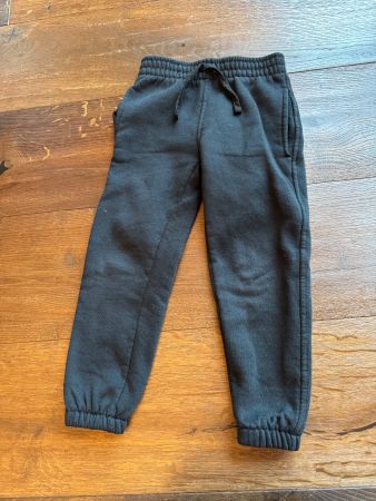 Schwarze Sweatpants Gr. 98/104