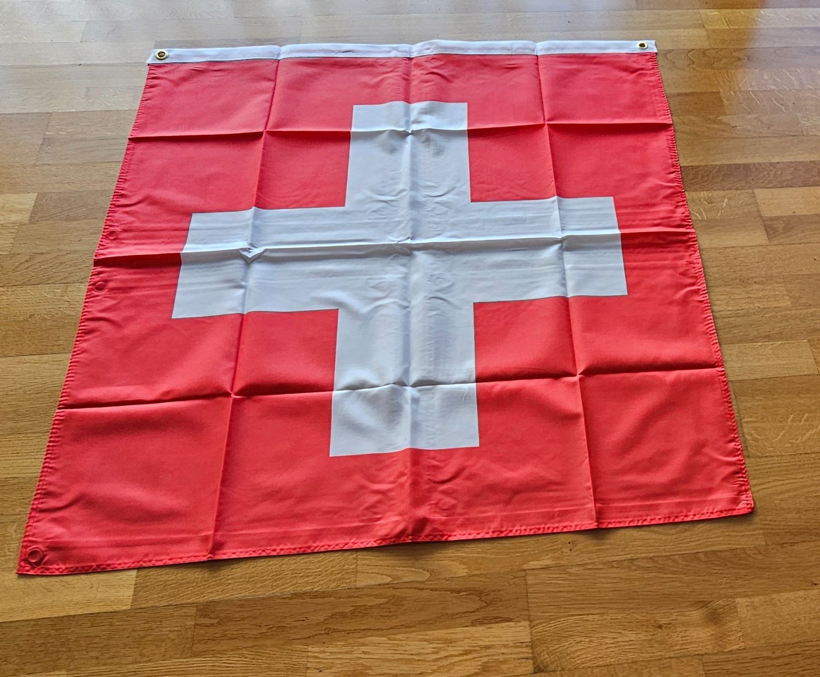 Fahnen: Schweizer Flagge - Fabrik & ungeöffnet – Neu und originalverpackt aus Kreuzlingen von UAE 2