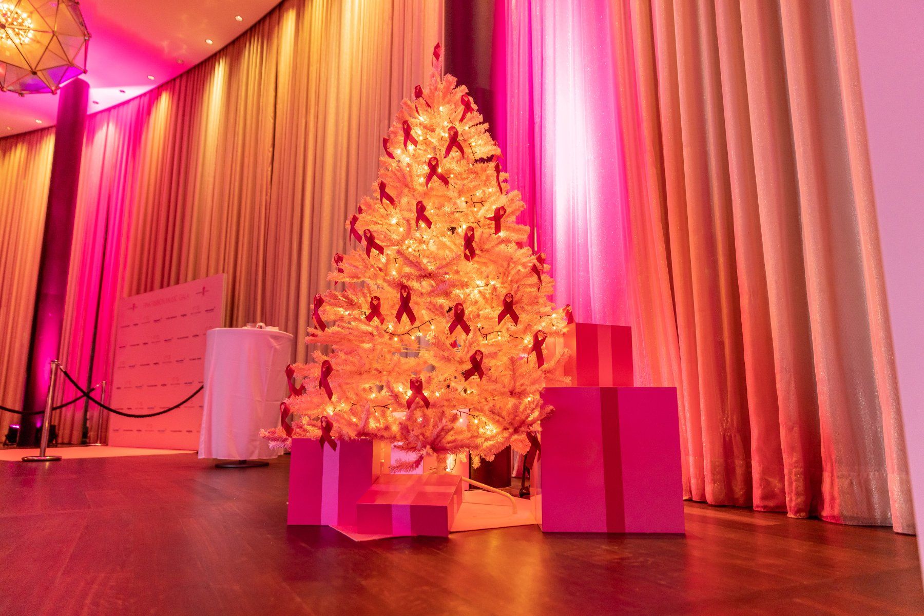 Biglietti: Dein exklusiver Gala-Moment – Nuovo (secondo la descrizione) da Gockhausen venduto da PinkRibbonSchweiz 1