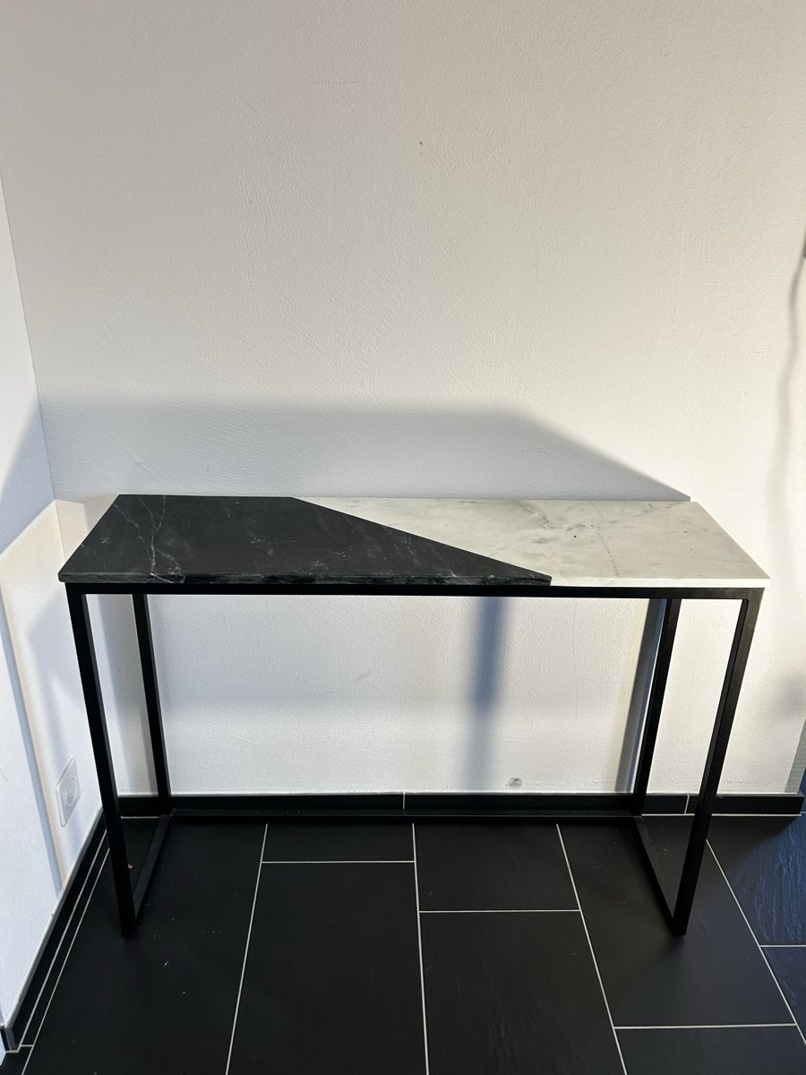Cassettiere: Moderner Konsolentisch mit Marmorplatte, Schwarz/Weiss – Usato da Zürich venduto da lazaro.99