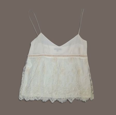 Top dentelle, couleur crème. Taille 42 EU (40 CH)