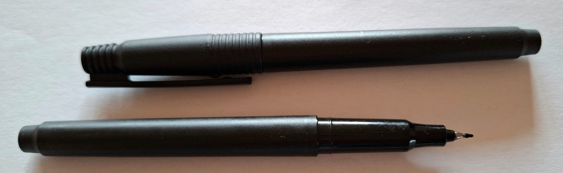 Penna & Evidenziatori: 100 Stück Fine Point Permanent Marker 0.5mm. – Nuovo e nell'imballaggio originale da Rotkreuz venduto da keerthdi 1