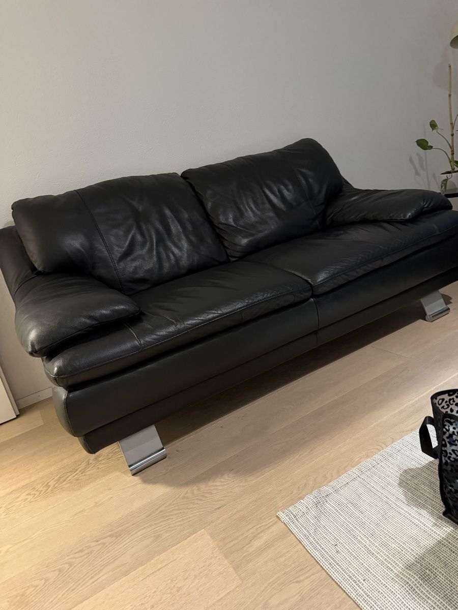 Divani: Echtleder-Sofa in Schwarz, 3 Sitzer & 2 Sitzer – Usato da Wikon venduto da a_d_rbro 1