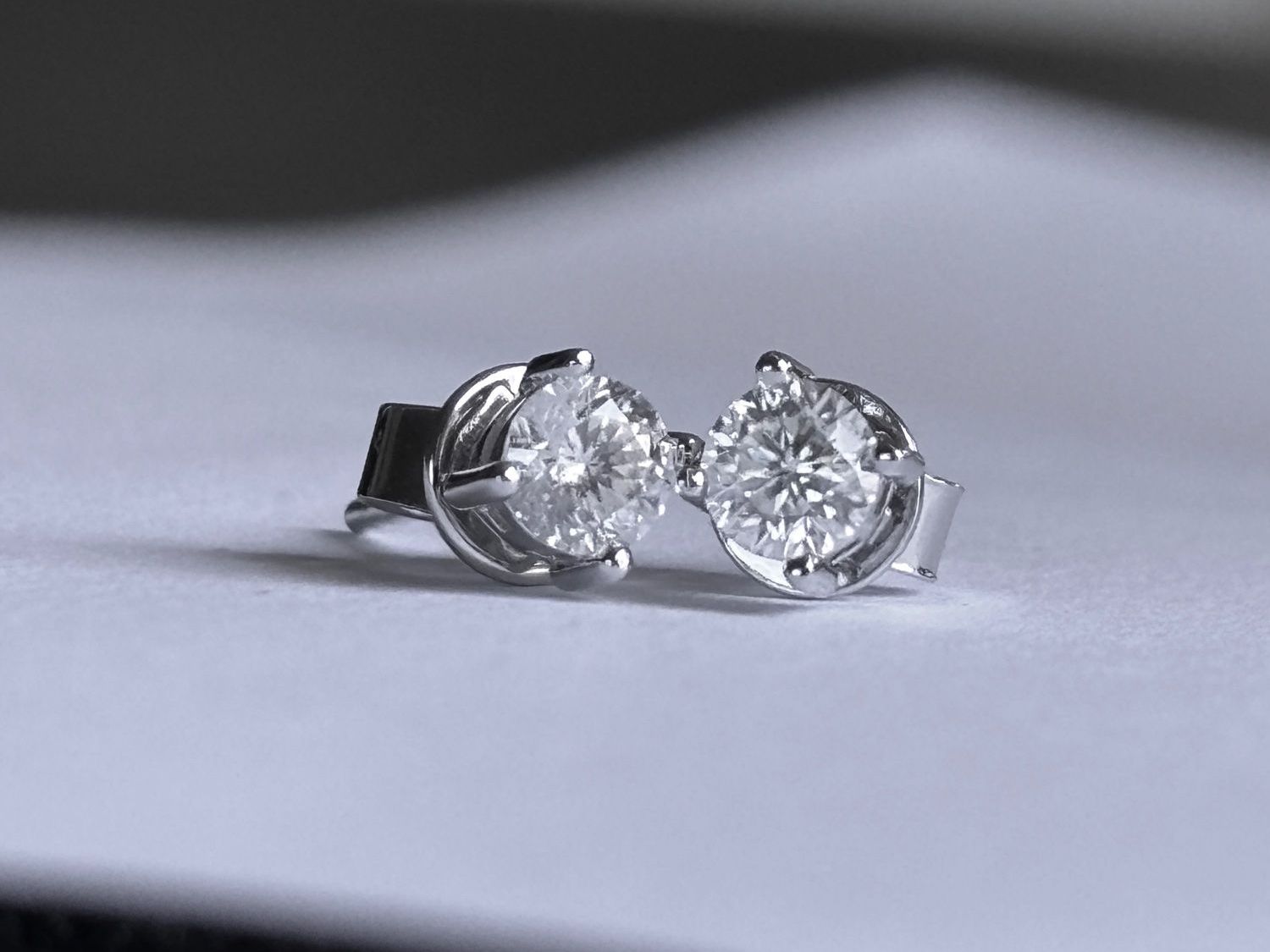 Orecchini pendenti & Orecchini a lobo: Moissanite Classic Earring studs. 4 mm stone size. – Nuovo (secondo la descrizione) da Dübendorf venduto da S1973E 1