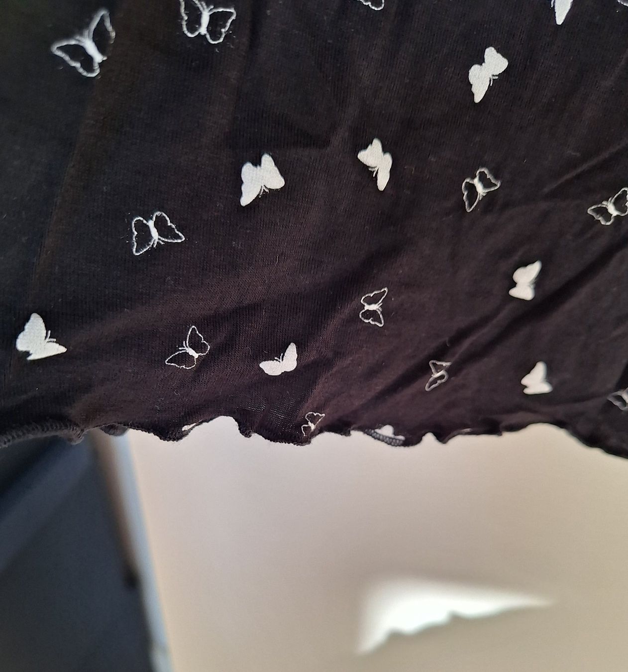 Pantaloni: Schwarze Stoffhose mit Schmetterlingsmuster – Nuovo (secondo la descrizione) da Münchenstein venduto da soistes 1