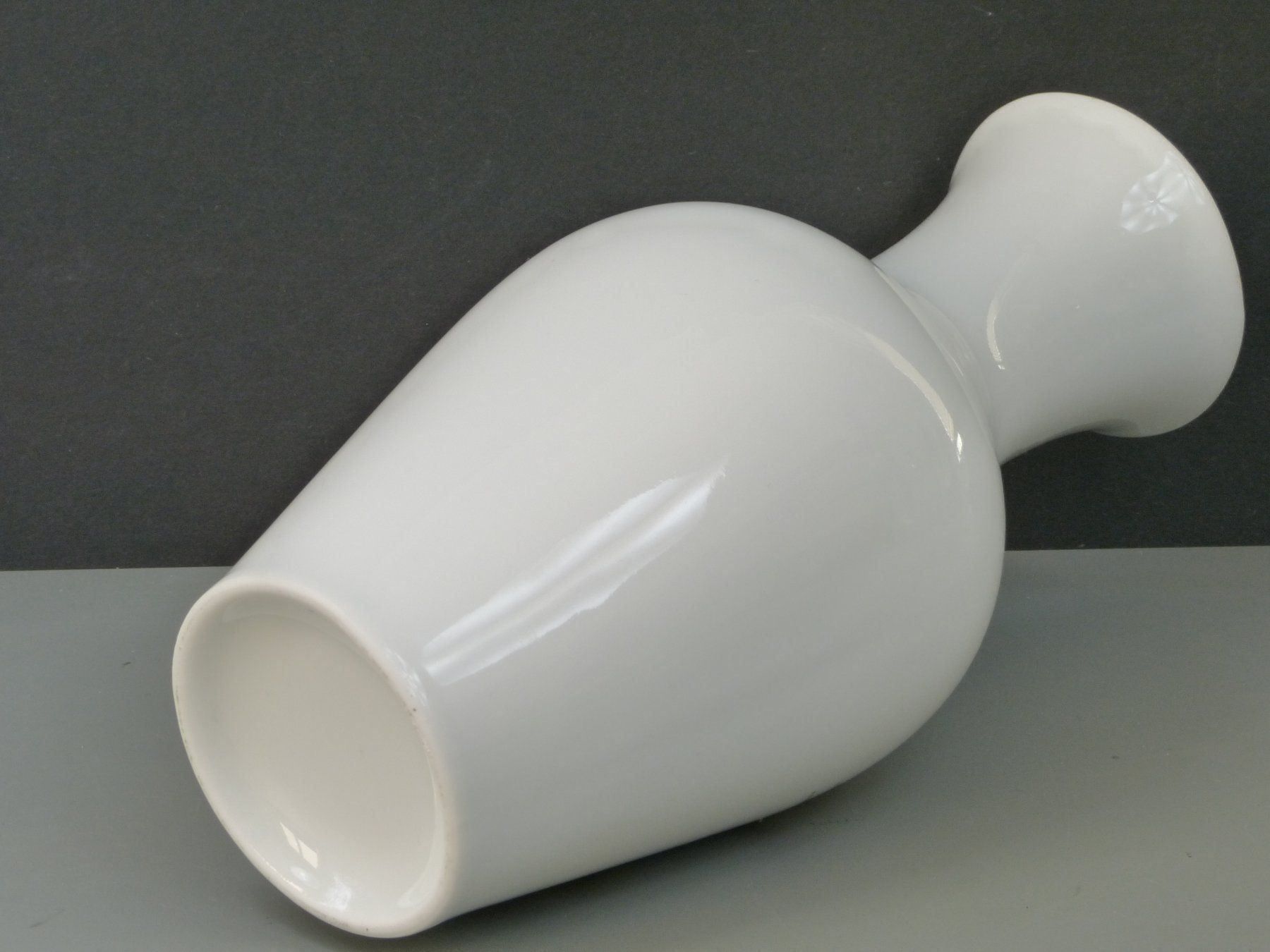 Vasen & Gefässe: Porzellanvase Handbemalt E.B. – Gebraucht aus Rheineck von amity 4