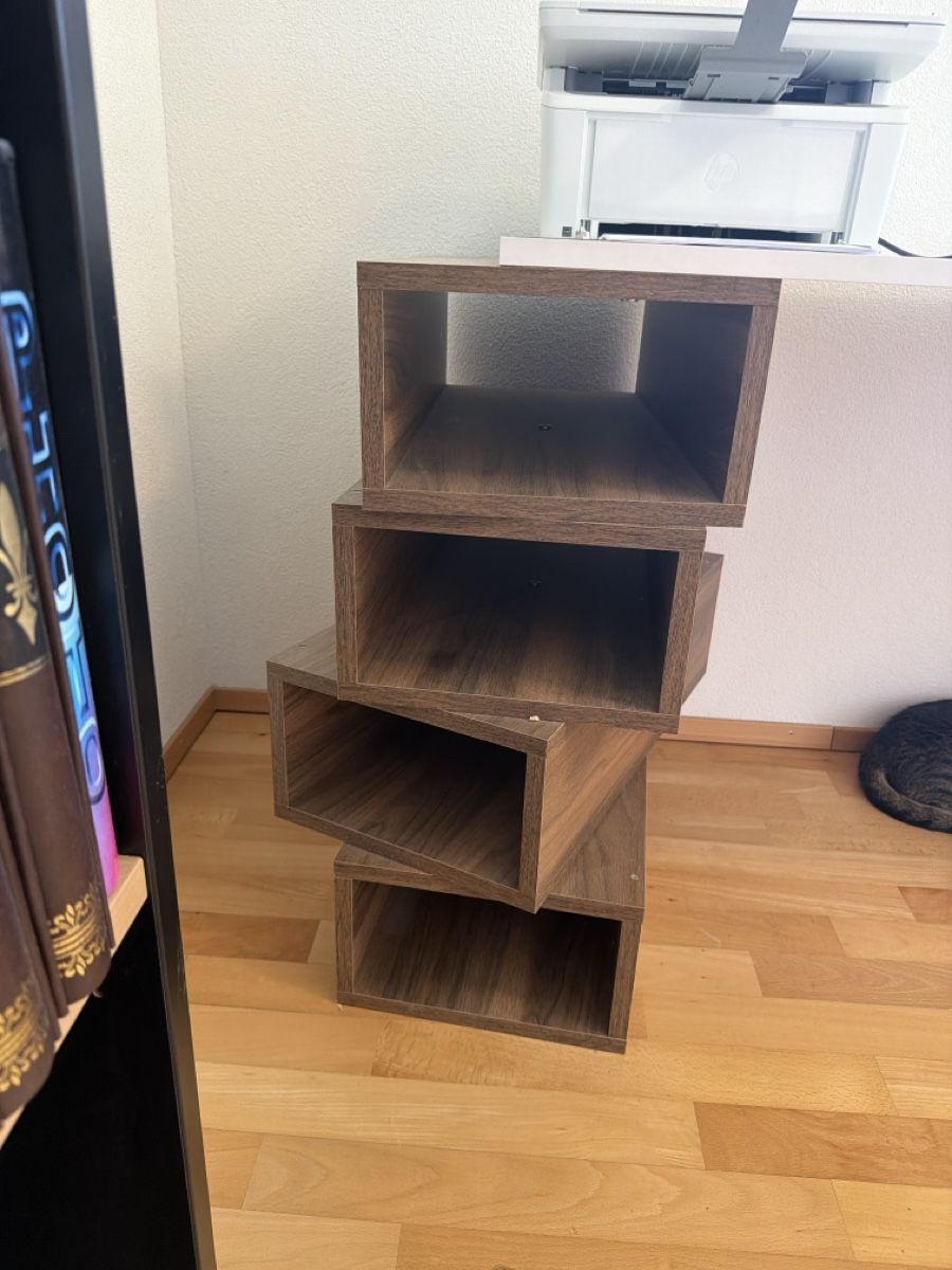 Scrivanie:   SCHREIBTISCH    MIT    MODERNER    HOLZWÜRFELOPTIK – Usato da Wetzikon ZH venduto da philippe_22 2