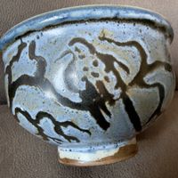 Einzigartige Keramikschale mit Vogelmotiv, handgemacht