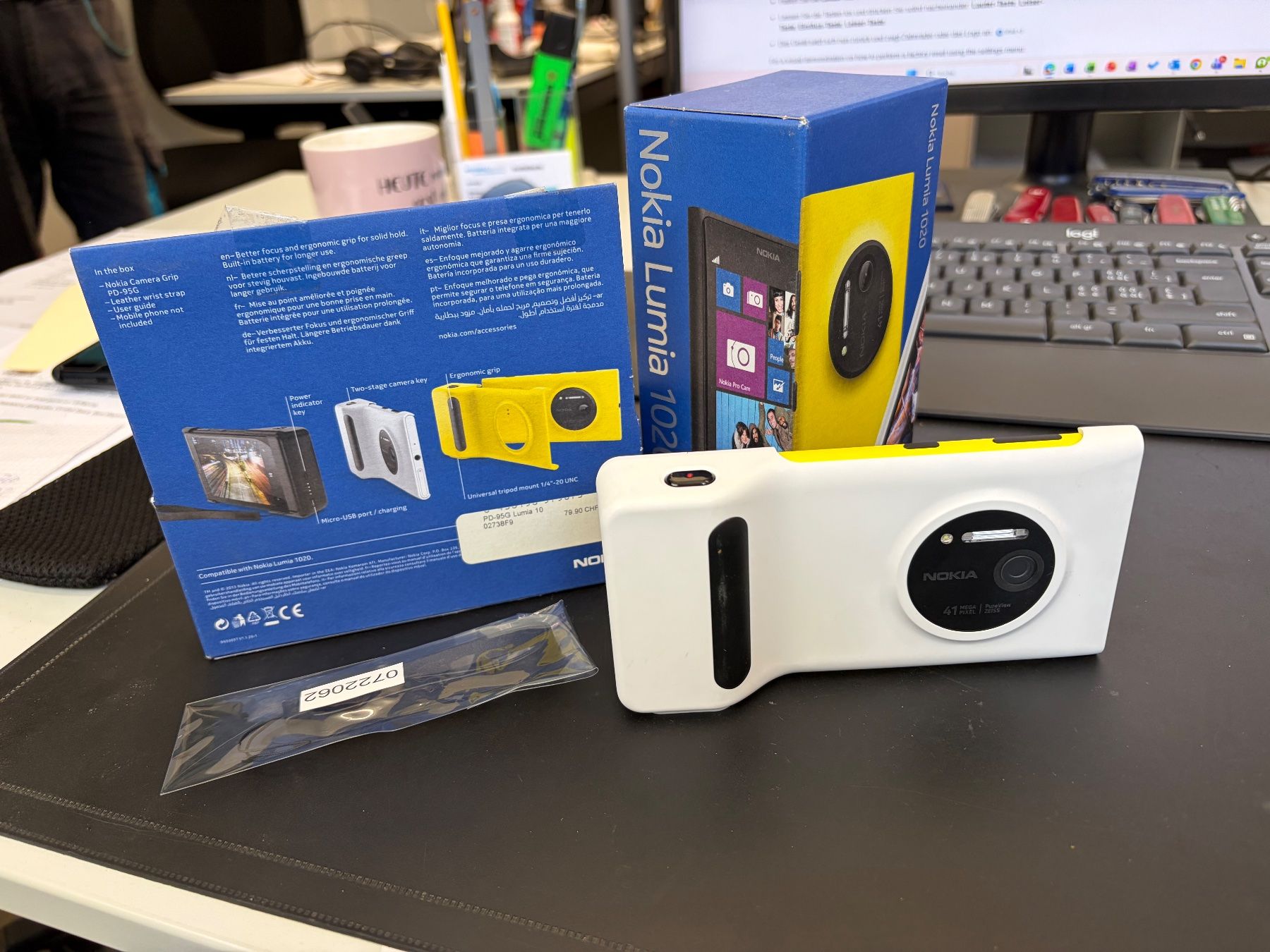 Nokia Handys / Smartphones: Nokia Lumia 1020 + Kamera Grip – Neu (gemäss Beschreibung) aus Aarburg von Wendepunkt_Fundgrube 2