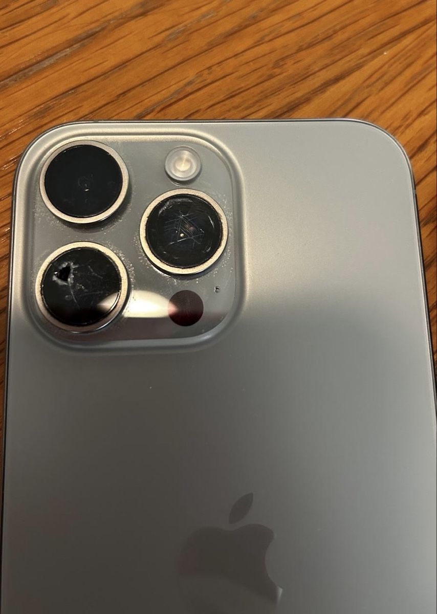 Apple Handys / Smartphones: iPhone 16 Pro Max, 256GB - Kamera teils kaputt – Gebraucht aus Abtwil SG von Shopper_94 2